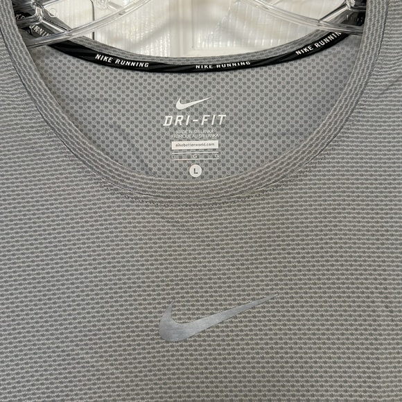 NWOT Nike Dri-Fit Top - Picture 2 of 3